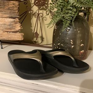 Womens bronze Oofos flip flops sandals